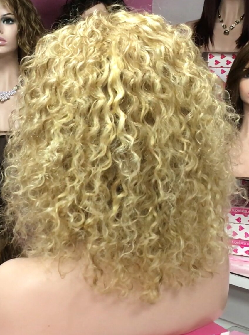 Peluca rizada natural NIRVANA color 16H613 confecc. maquina