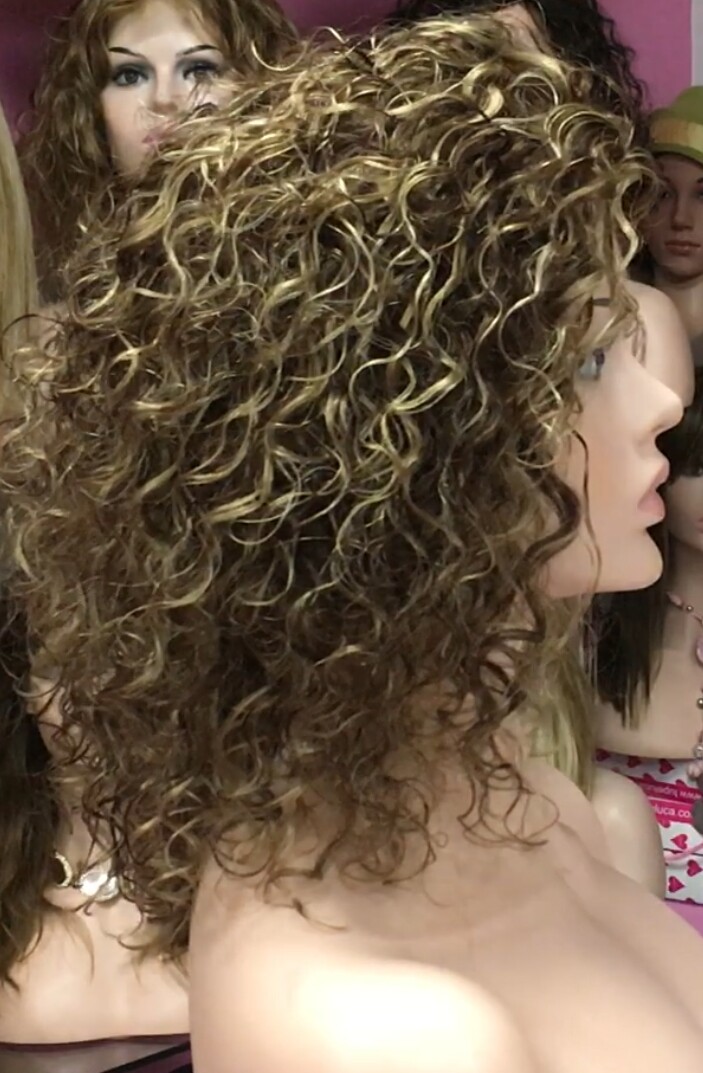 Peluca rizada natural NIRVANA color 4h16 confecc. maquina