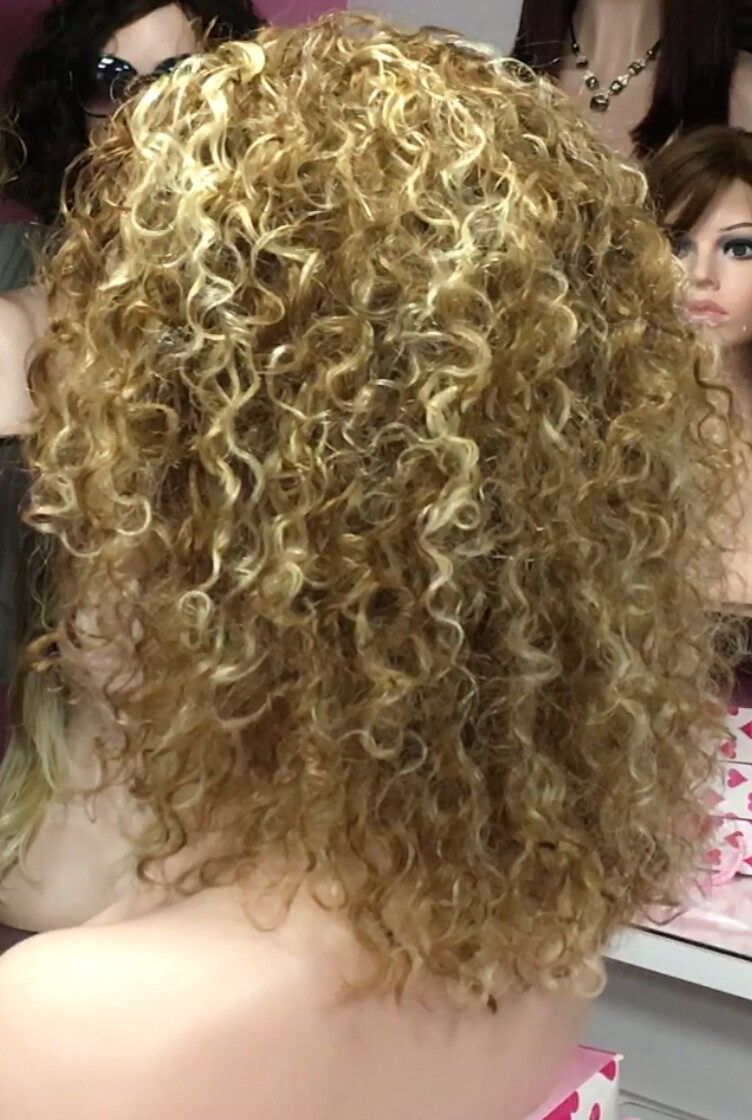 Peluca rizada natural NIRVANA color 8H613 confecc. maquina