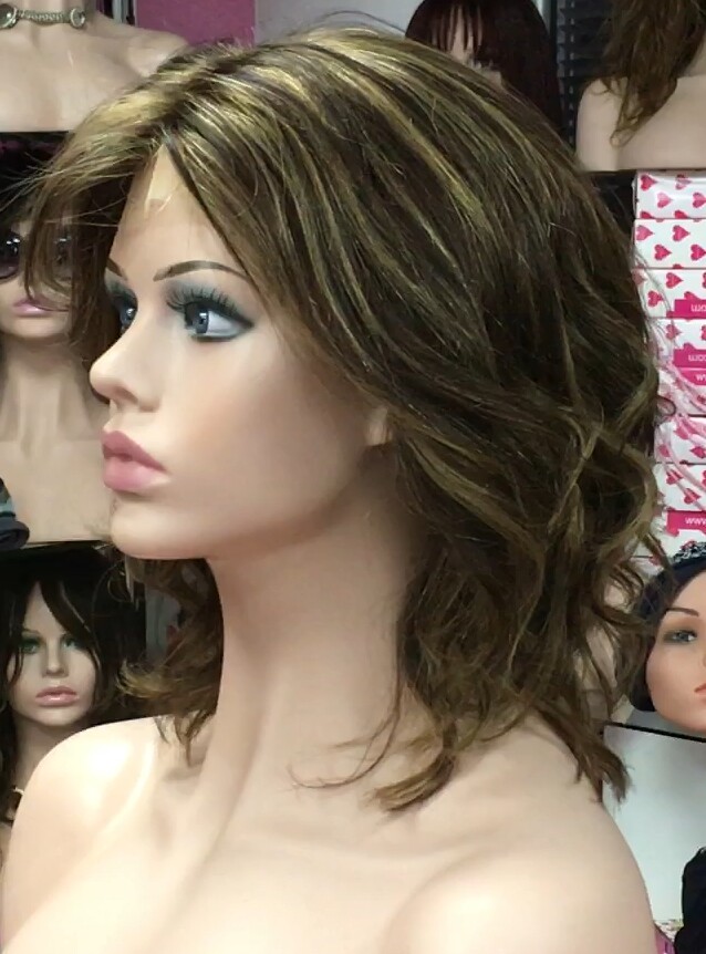 Peluca cabello natural WENDY color 2H6 raya de tul efecto piel transparente
