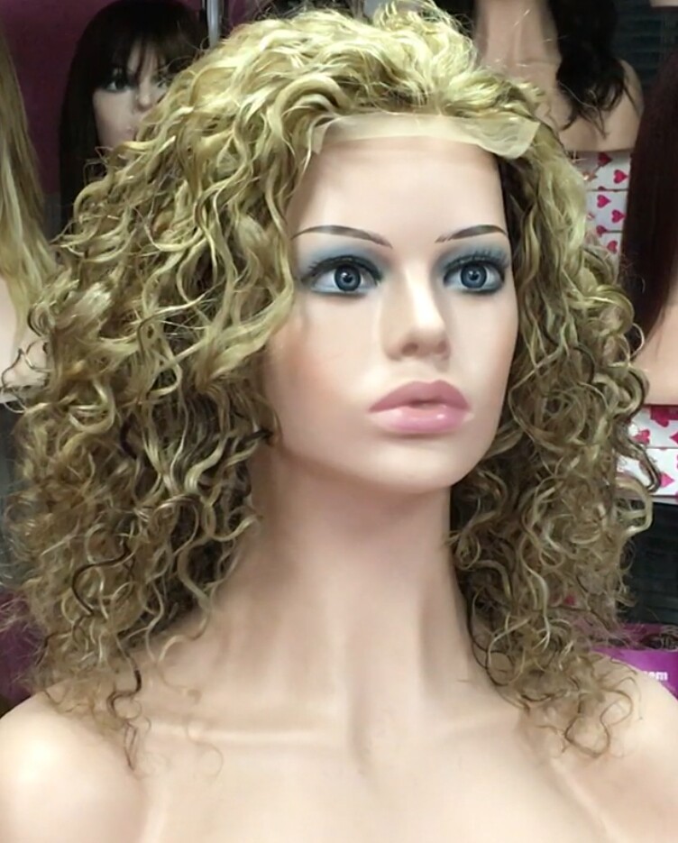 Peluca natural rizada AMALIA color 5h18 TOP de TUL transparente efecto piel