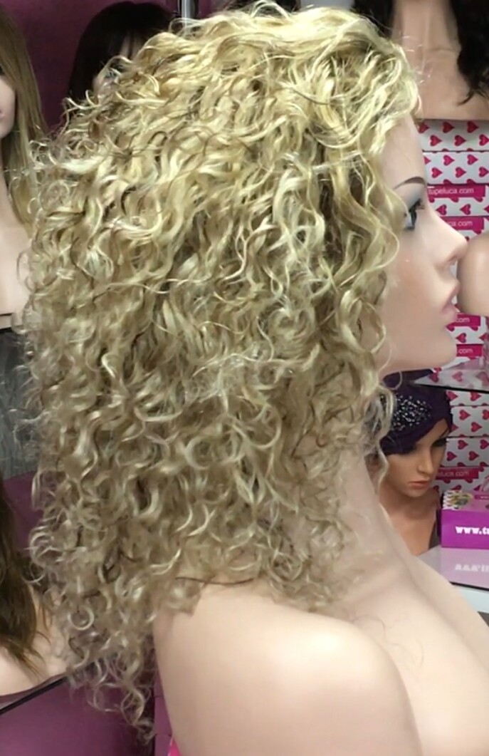 Peluca natural rizada AMALIA color 5h16 FRONTAL de TUL transparente efecto piel