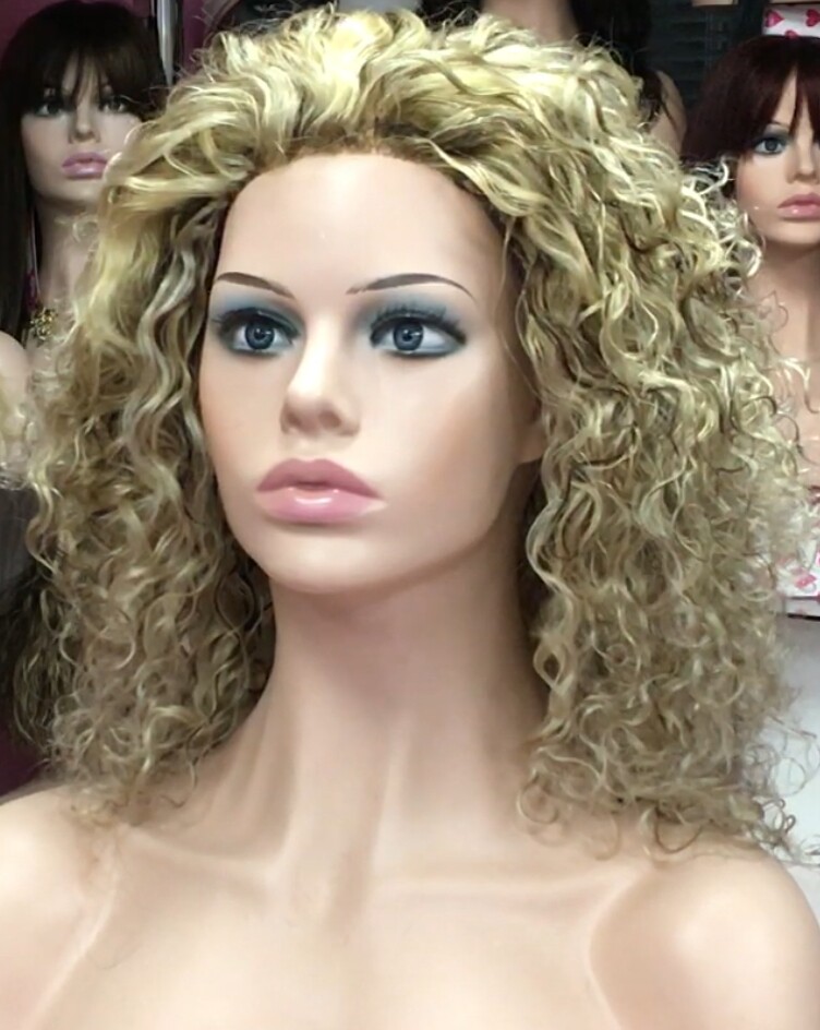 Peluca natural rizada AMALIA color 5h16 FRONTAL de TUL transparente efecto piel