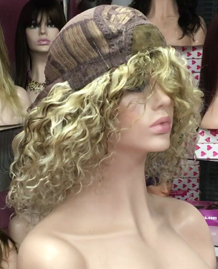 Peluca natural rizada AMALIA color 5h16 FRONTAL de TUL transparente efecto piel