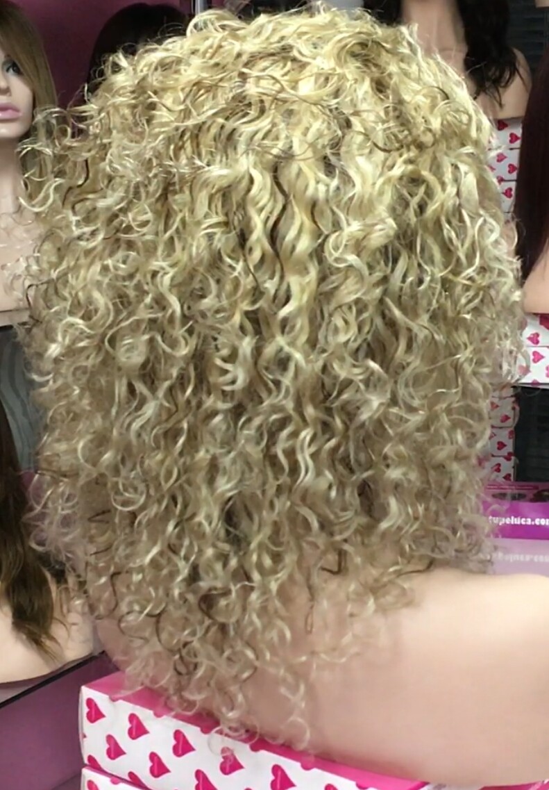 Peluca natural rizada AMALIA color 5h16 FRONTAL de TUL transparente efecto piel
