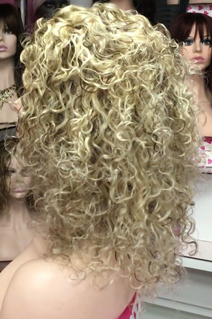 Peluca natural rizada AMALIA color 5h16 FRONTAL de TUL transparente efecto piel