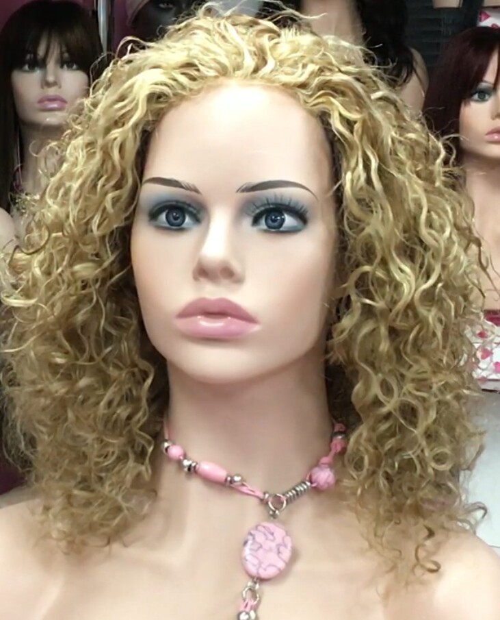Peluca natural rizada AMALIA color 8H613 TOP de TUL transparente efecto piel