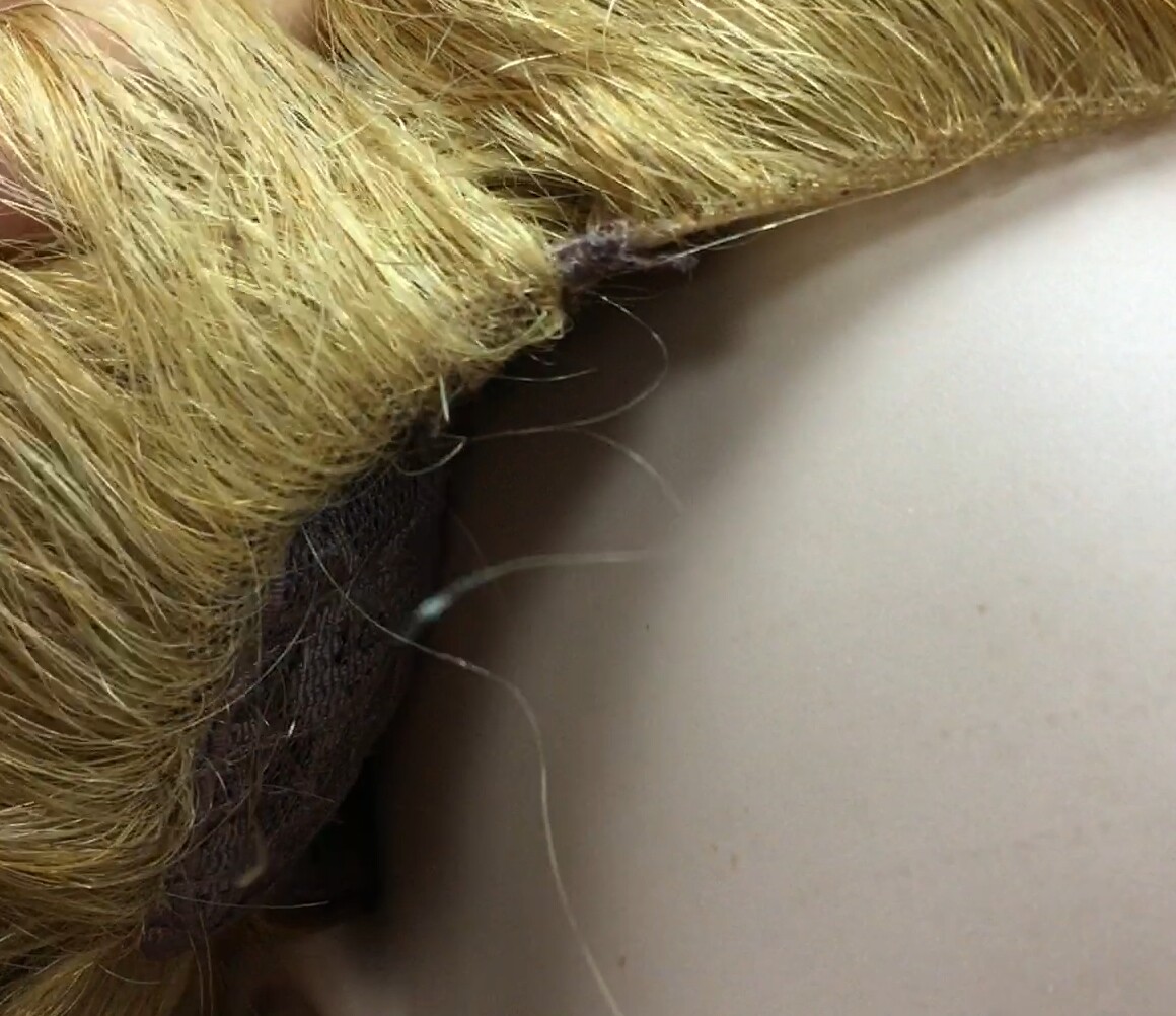 Peluca rizada natural ADELAIDE color 27 con TOP de TUL 40Cm