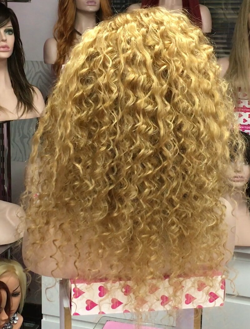 Peluca rizada natural ADELAIDE color 27 con TOP de TUL 40Cm