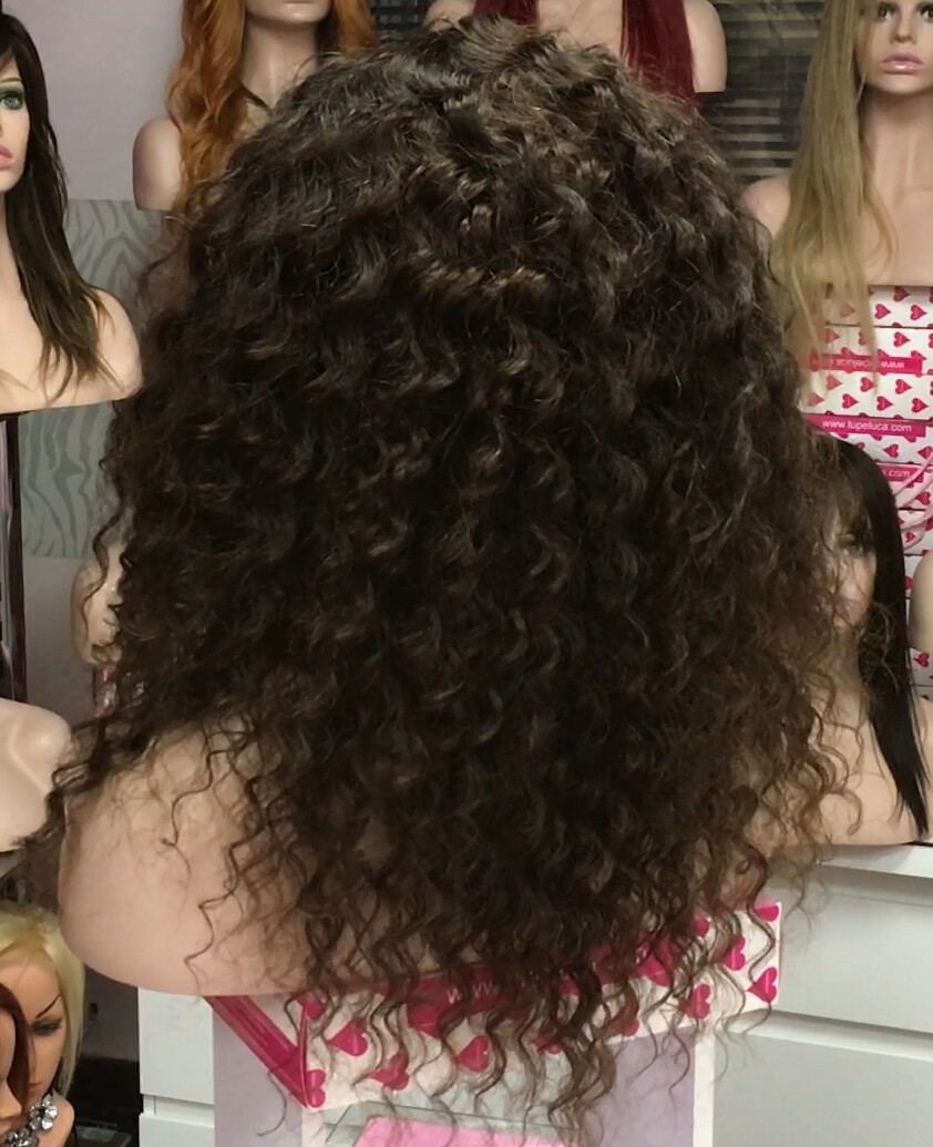Peluca rizada natural  ADELAIDE color 4 con TOP de TUL 40Cm