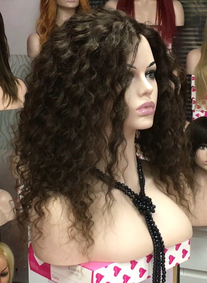 Peluca rizada natural  ADELAIDE color 4 con TOP de TUL 40Cm