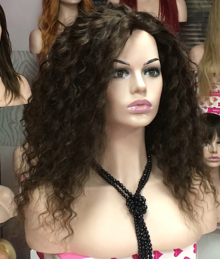 Peluca rizada natural  ADELAIDE color 4 con TOP de TUL 40Cm