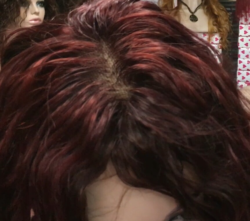 Peluca de cabello rizado natural ADELAIDE color 5.66 tinte RAYA DE TUL