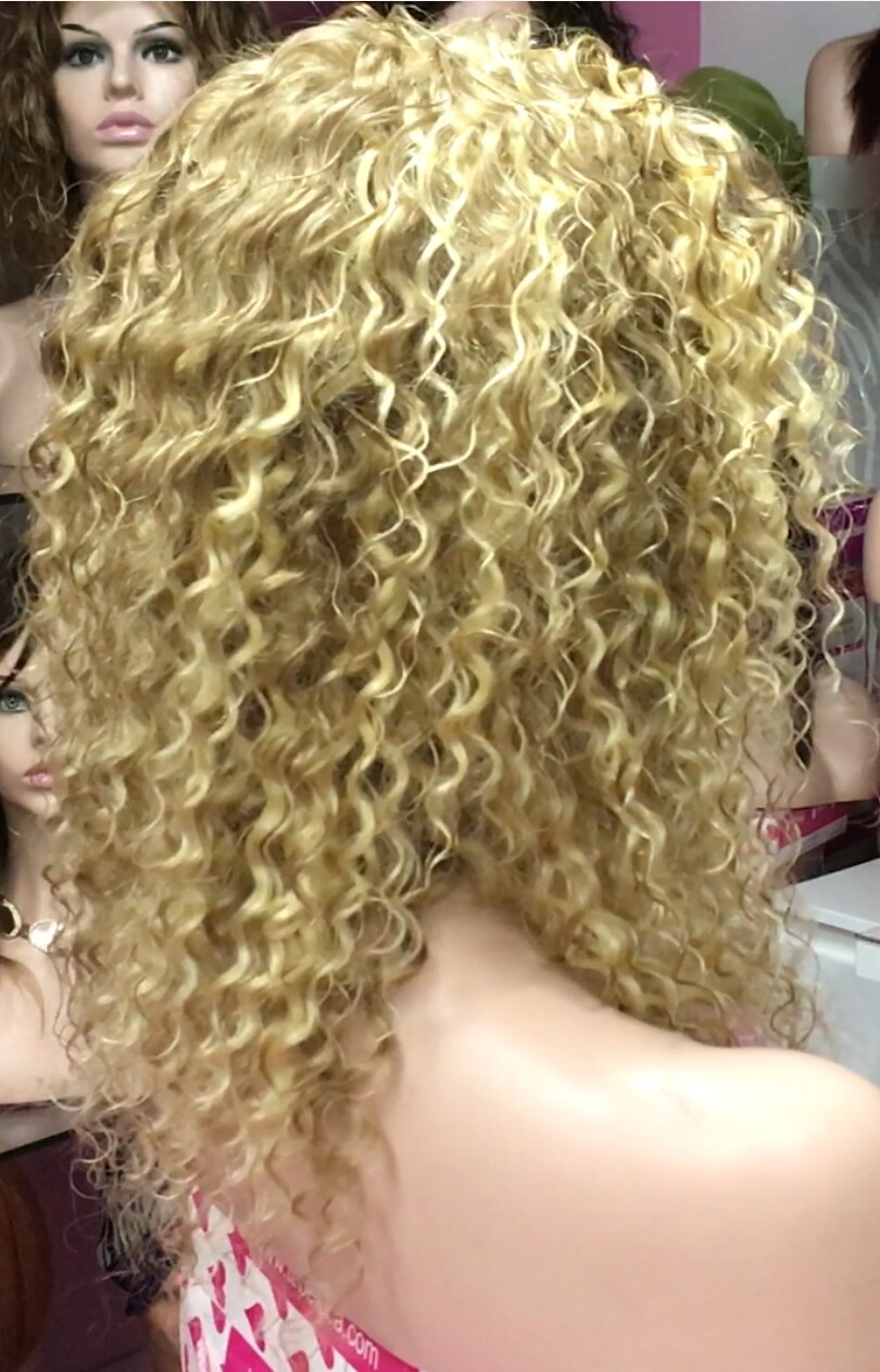 Peluca natural rizada BOU color 16h613 confeccin a maquina