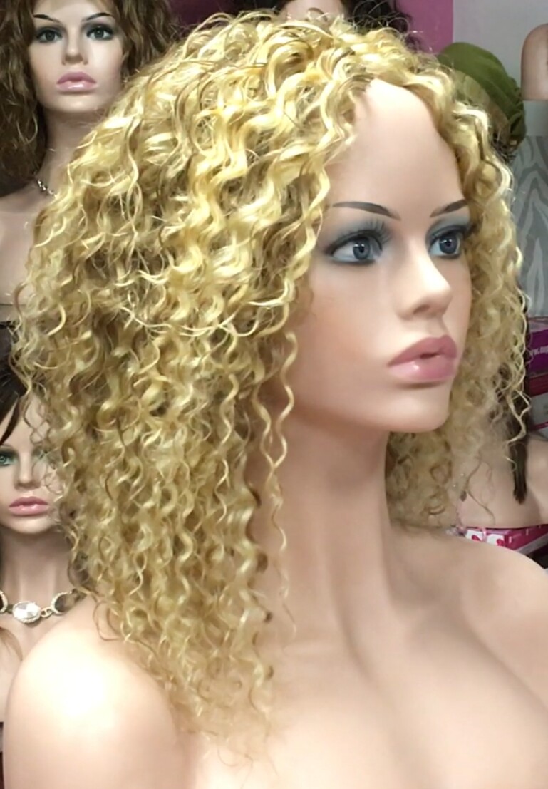 Peluca natural rizada BOU color 16h613 confeccin a maquina