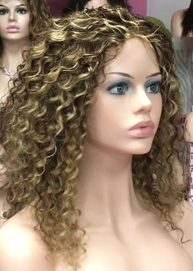 Peluca natural rizada BOU color 4h18 confeccin a maquina