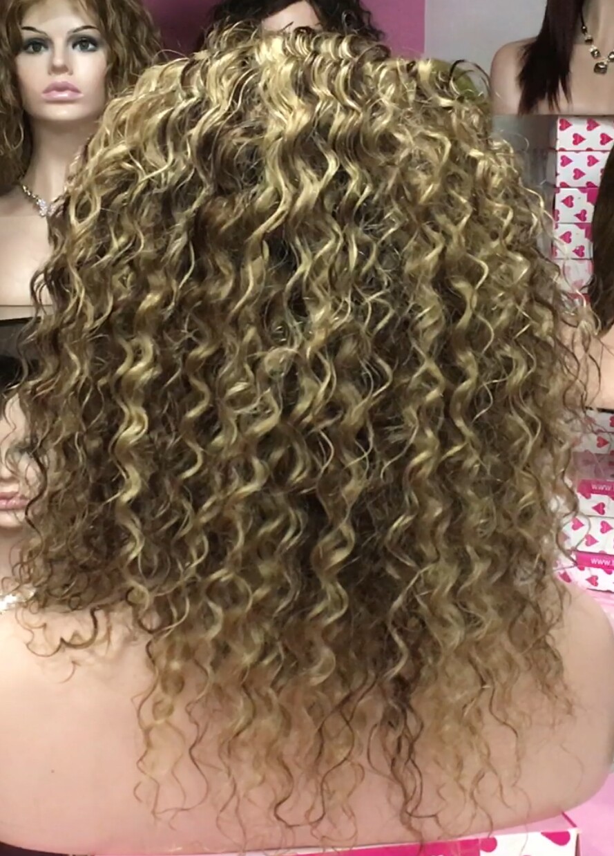 Peluca natural rizada BOU color 4h18 confeccin a maquina