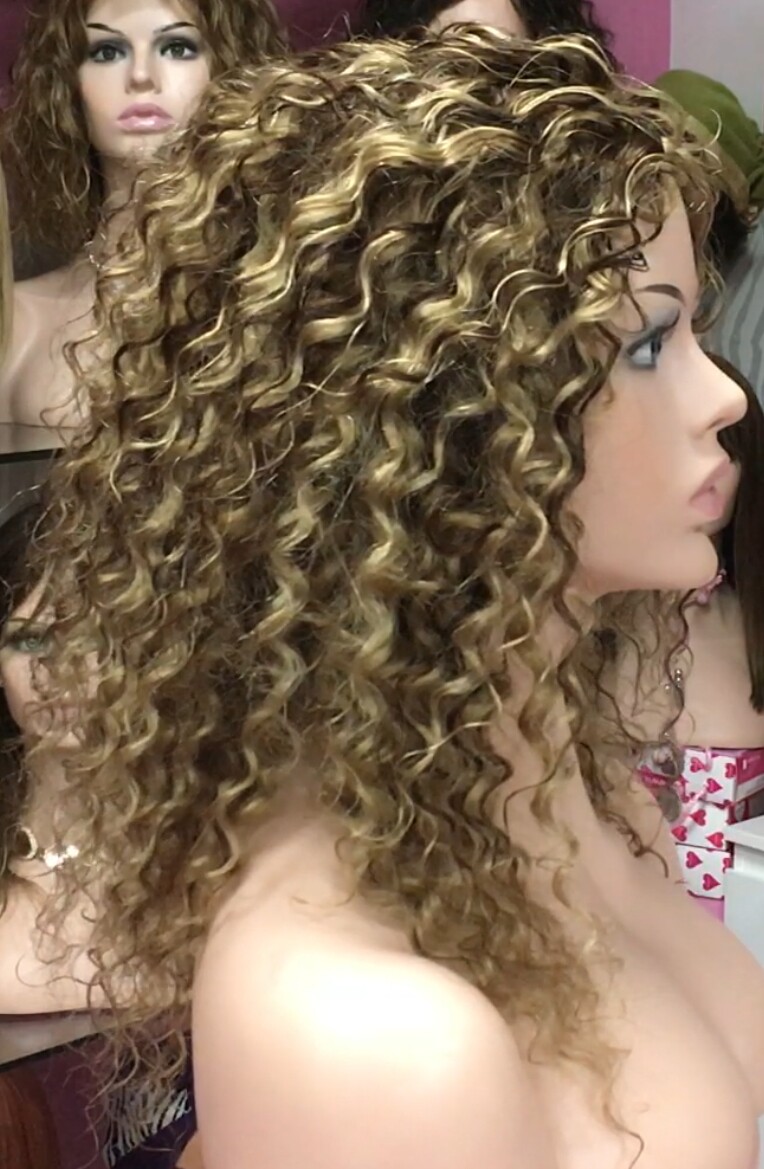 Peluca natural rizada BOU color 4h18 confeccin a maquina