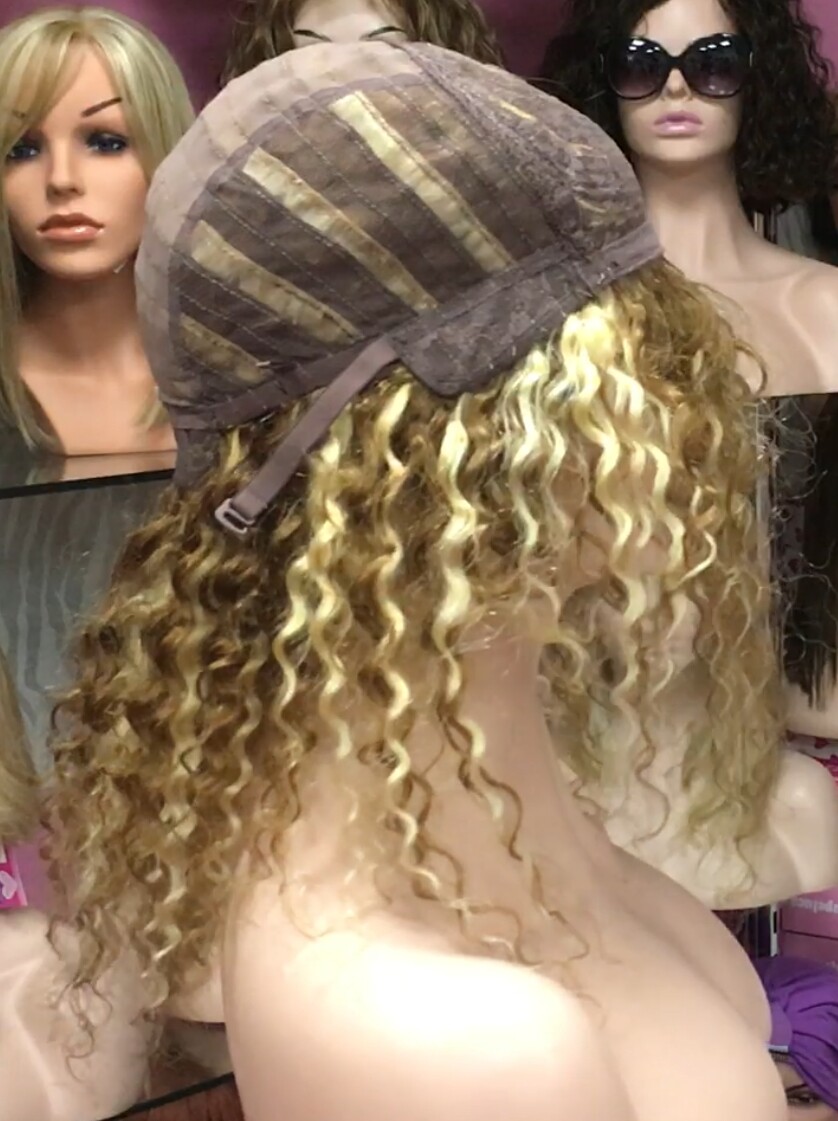 Peluca natural rizada BOU color 8h613 confeccin a maquina