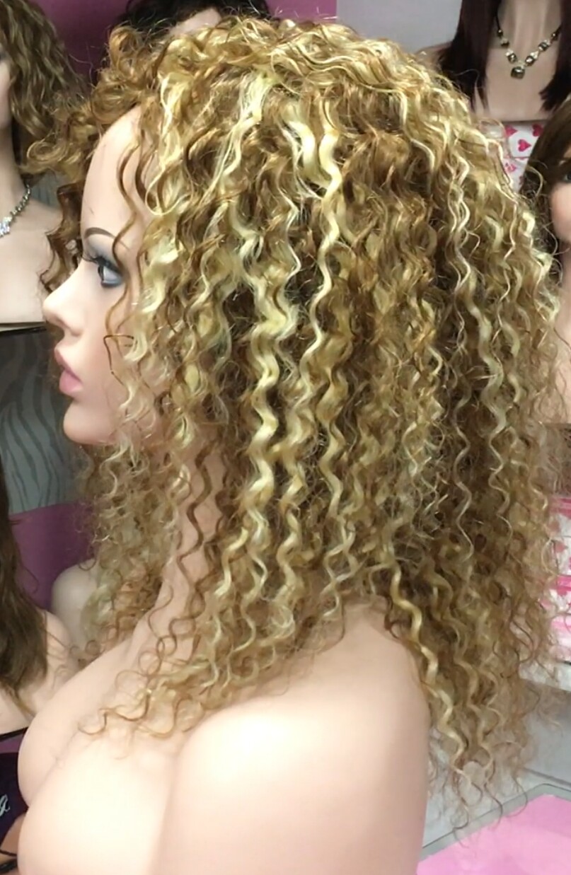 Peluca natural rizada BOU color 8h613 confeccin a maquina