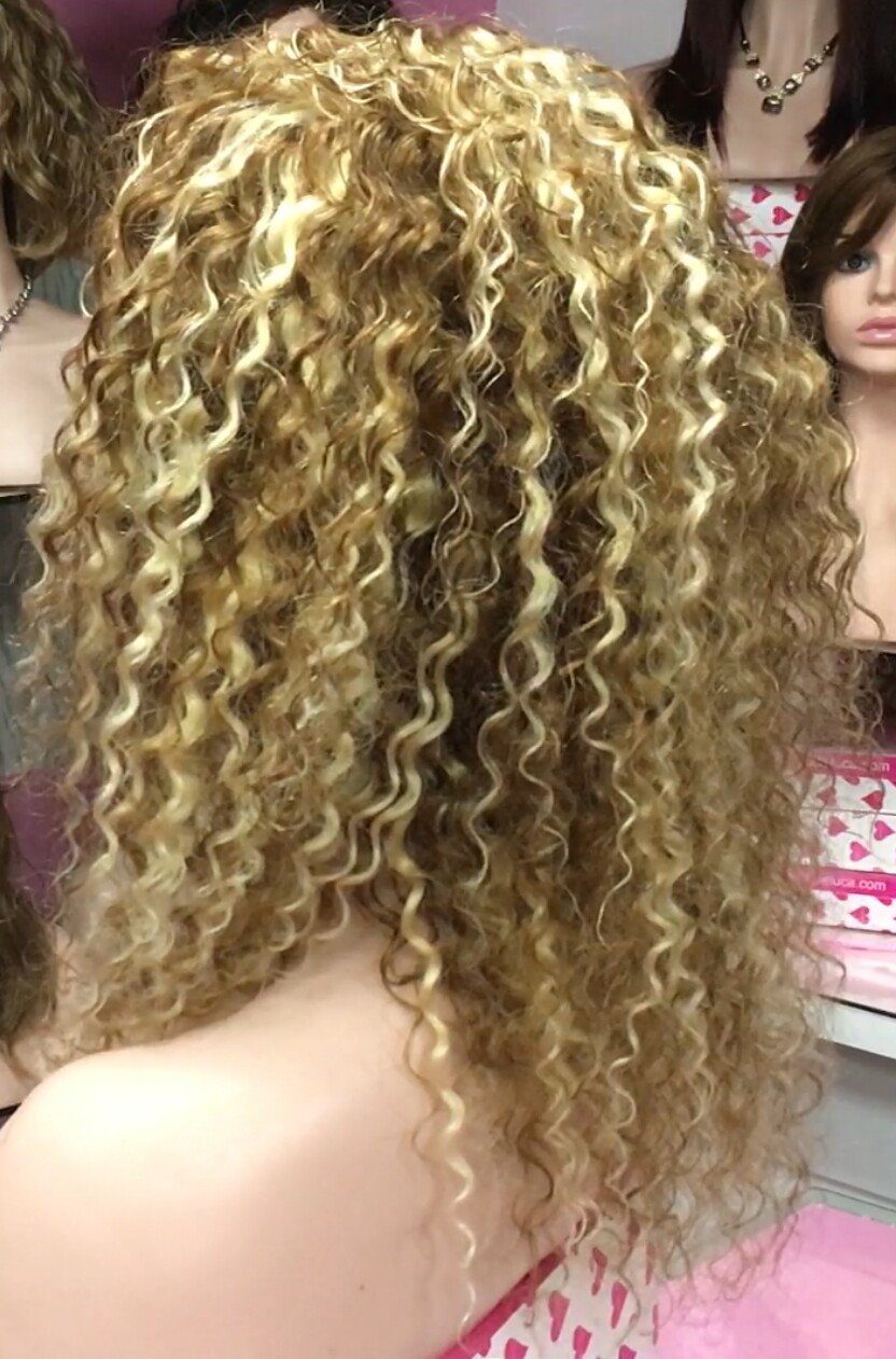 Peluca natural rizada BOU color 8h613 confeccin a maquina