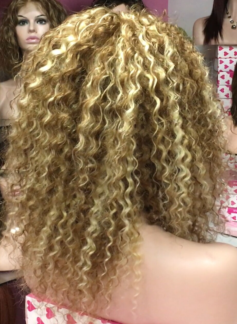 Peluca natural rizada BOU color 8h613 confeccin a maquina