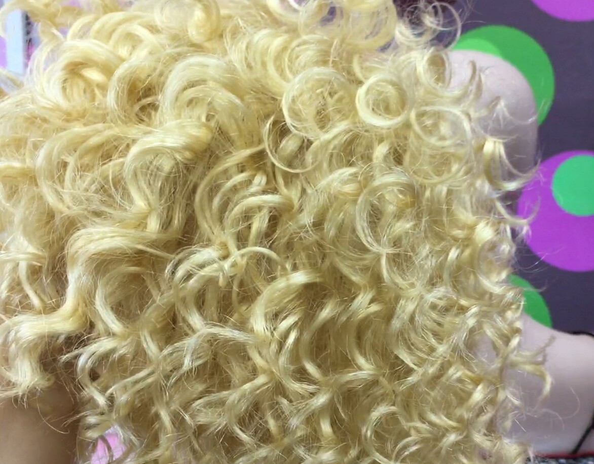 Peluca rizada natural LOLA 613 confecc. a MAQUINA