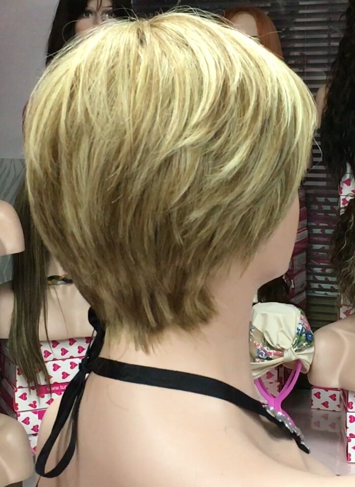 Peluca natural YANIS color 8h613 fleco corto confeco.maquina