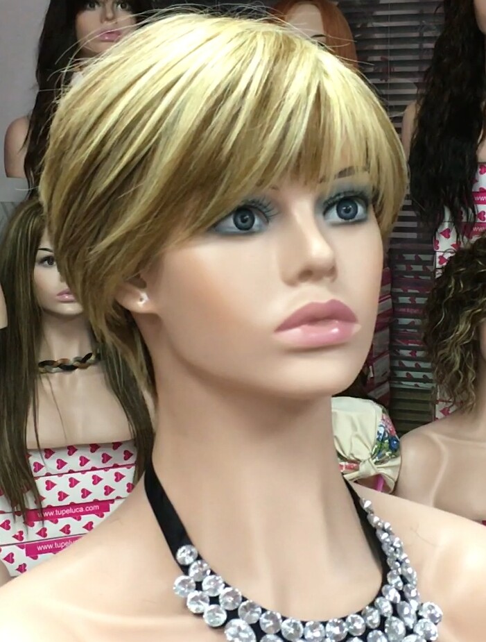 Peluca natural YANIS color 8h613 fleco corto confeco.maquina